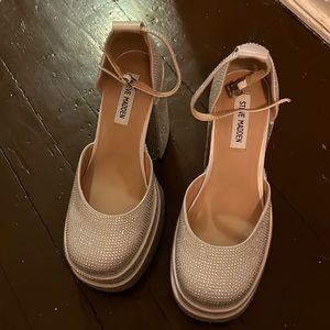 Never worn 7.5 CHARLIZE-R RHINESTONES Steve Madden Platforms